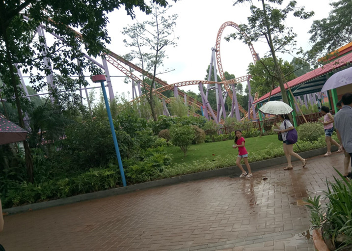 驚險(xiǎn)刺激的十環(huán)過山車